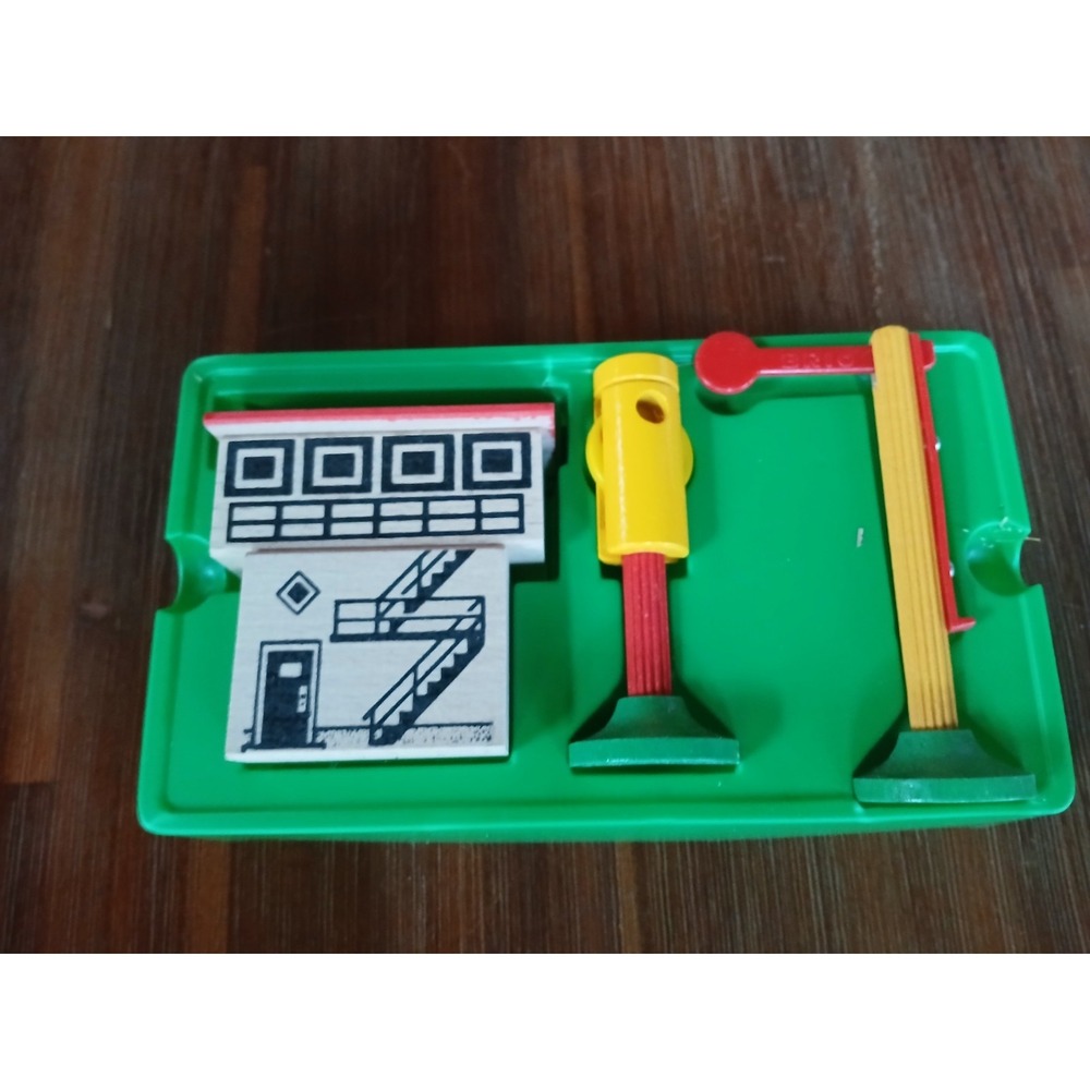 Brio SIGNAL HOUSE #33371 (1985) Vintage Wooden Brio CIB - Picture 4 of 4